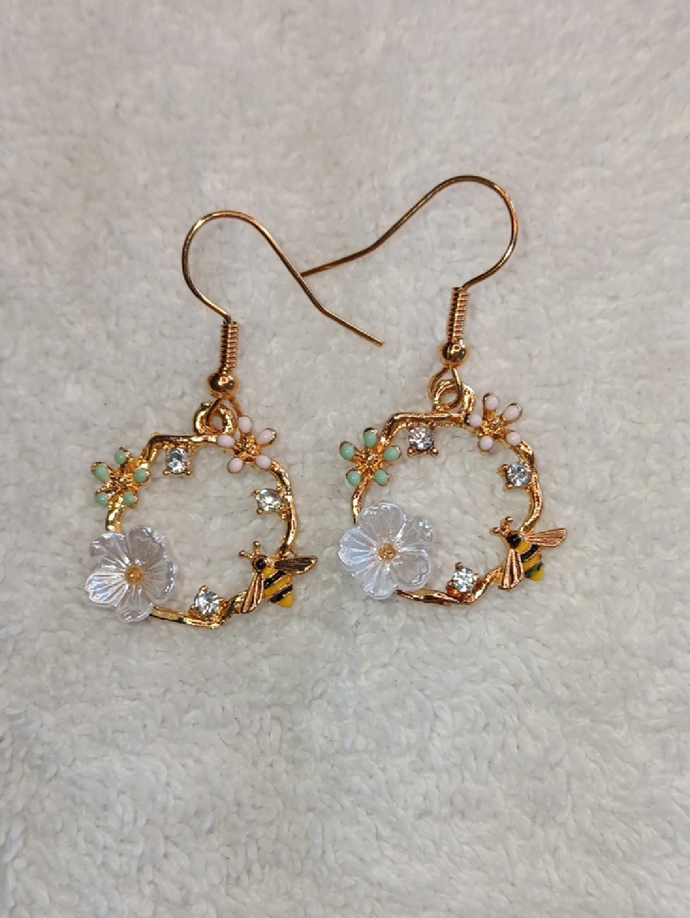 Delicate Gold Tone Floral Wreath Earrings a Bee